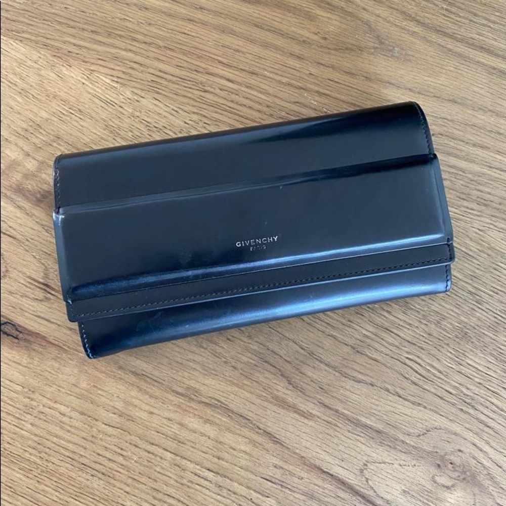 Givenchy Black leather horizontal wallet!!